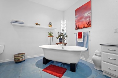 Professionals! Empty-nesters! Age in place-ers! Lock and leave! - photo 29