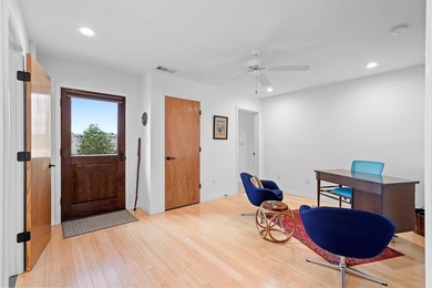 Professionals! Empty-nesters! Age in place-ers! Lock and leave! - photo 30