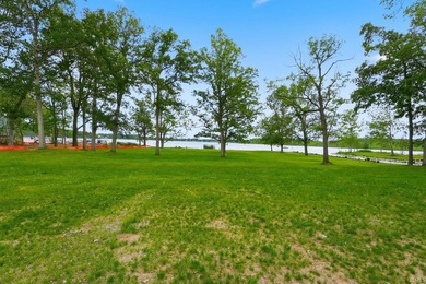 Premier lakefront building site now available at The Oaks. Lot 4 - photo 2