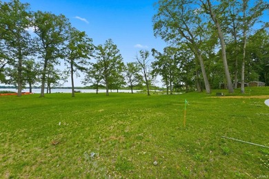 Premier lakefront building site now available at The Oaks. Lot 4 - photo 3