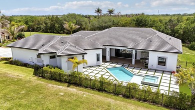 Experience refined living in this exceptional 4-bedroom - photo 9