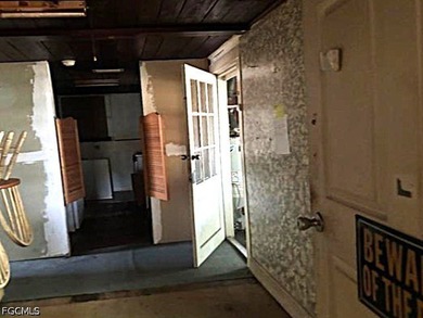 AUCTION. Affordable fixer upper will require your renovation - photo 4