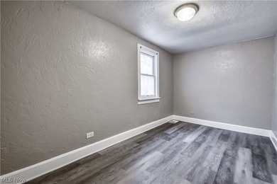 Investor-Friendly Single-Family Ranch - This well-maintained - photo 18