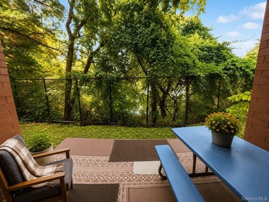 GROUND FLOOR apartment with sun drenched balcony and private - photo 3