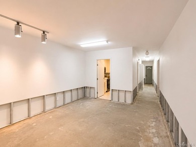 GROUND FLOOR apartment with sun drenched balcony and private - photo 7