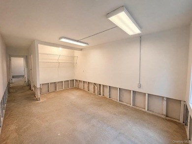 GROUND FLOOR apartment with sun drenched balcony and private - photo 8