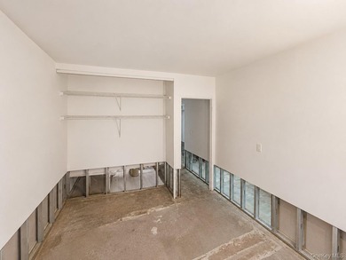 GROUND FLOOR apartment with sun drenched balcony and private - photo 10