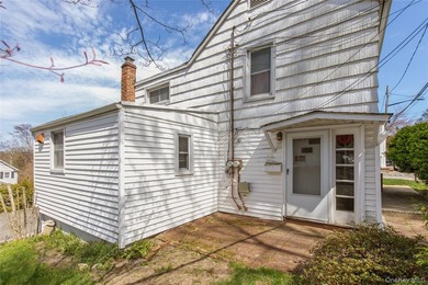 GREAT NECK RARE FIND! LEGAL 2 - FAMILY RESIDENCE located on a - photo 13