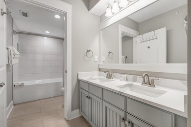 Perfectly positioned in Observation Point, this fully furnished - photo 18