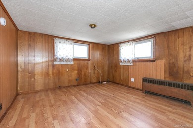 GREAT NECK RARE FIND! LEGAL 2 - FAMILY RESIDENCE located on a - photo 20