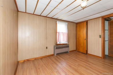 GREAT NECK RARE FIND! LEGAL 2 - FAMILY RESIDENCE located on a - photo 22