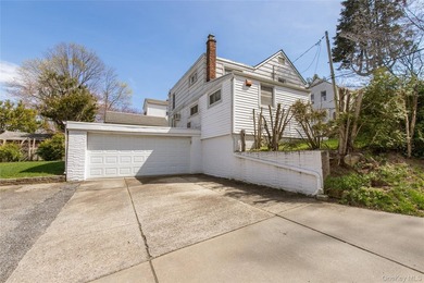 GREAT NECK RARE FIND! LEGAL 2 - FAMILY RESIDENCE located on a - photo 24