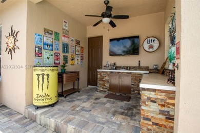 Welcome to this beautifully remodeled 5-bedroom, 3-bathroom - photo 31