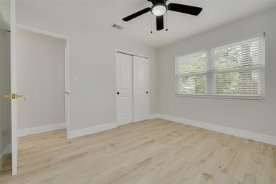 ABSOLUTELY GORGEOUS, METICULOUSLY RENOVATED 5-BEDROOM / OFFICE / - photo 31