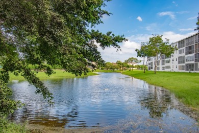 Lake Condo For Sale in Boca Raton, Florida