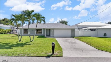 Step into a beautifully updated 3 bedroom plus den/flex room, 2 - photo 1