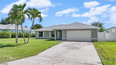 Step into a beautifully updated 3 bedroom plus den/flex room, 2 - photo 2