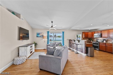 Step into a beautifully updated 3 bedroom plus den/flex room, 2 - photo 9