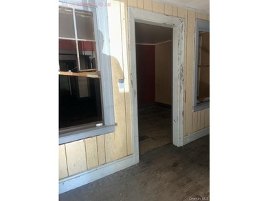 Two-family home in need of total rehab. Detached property - photo 3