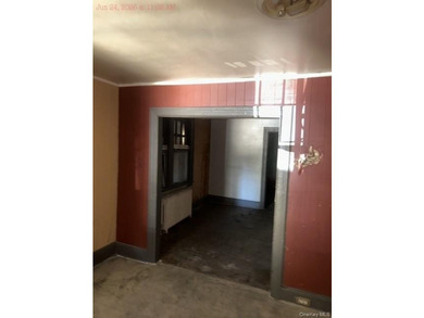 Two-family home in need of total rehab. Detached property - photo 4