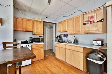 An exceptional opportunity in downtown Madison, WI, this 3-unit - photo 4