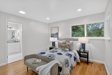 Nestled in the desirable Hills of Oakland, full of natural light - photo 30