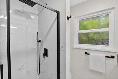 Nestled in the desirable Hills of Oakland, full of natural light - photo 36