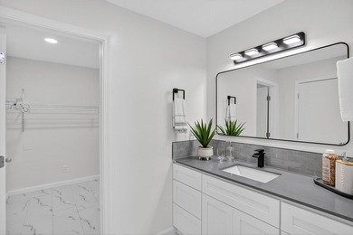 Nestled in the desirable Hills of Oakland, full of natural light - photo 40