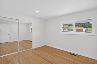 Nestled in the desirable Hills of Oakland, full of natural light - photo 43