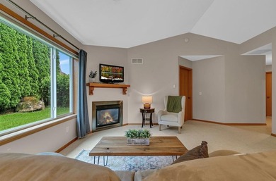 Welcome to 1004 Oak Pond Drive in Sartell-a beautifully - photo 11