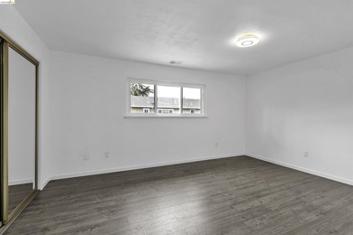 Beautiful townhouse-style, two-story condo featuring 2 bedrooms - photo 14
