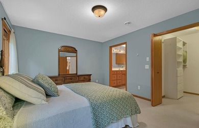 Welcome to 1004 Oak Pond Drive in Sartell-a beautifully - photo 15