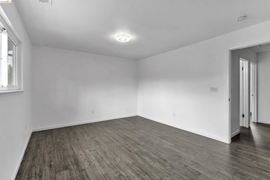 Beautiful townhouse-style, two-story condo featuring 2 bedrooms - photo 16