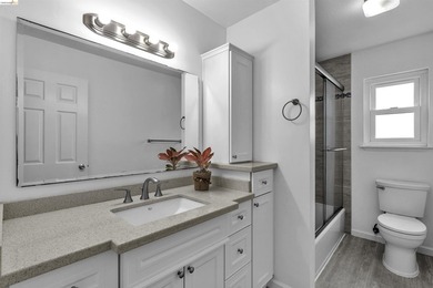 Beautiful townhouse-style, two-story condo featuring 2 bedrooms - photo 17