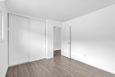 Beautiful townhouse-style, two-story condo featuring 2 bedrooms - photo 20