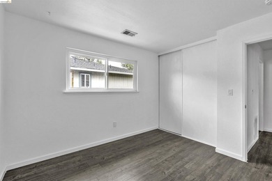 Beautiful townhouse-style, two-story condo featuring 2 bedrooms - photo 21