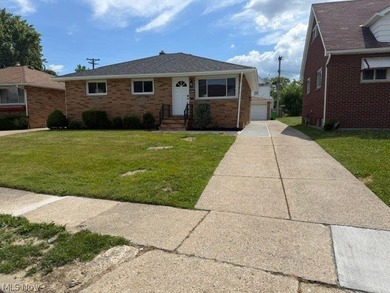 Beautiful 3 bedroom, 2 bath ranch, completely remodeled, kitchen - photo 1