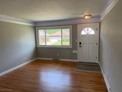 Beautiful 3 bedroom, 2 bath ranch, completely remodeled, kitchen - photo 2