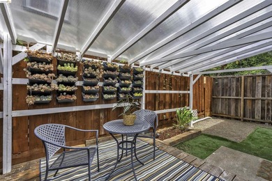 Beautiful townhouse-style, two-story condo featuring 2 bedrooms - photo 26