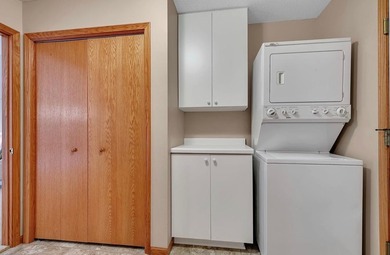 Welcome to 1004 Oak Pond Drive in Sartell-a beautifully - photo 26