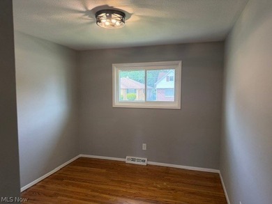 Beautiful 3 bedroom, 2 bath ranch, completely remodeled, kitchen - photo 7