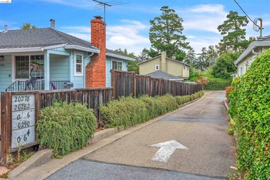 Beautiful townhouse-style, two-story condo featuring 2 bedrooms - photo 31