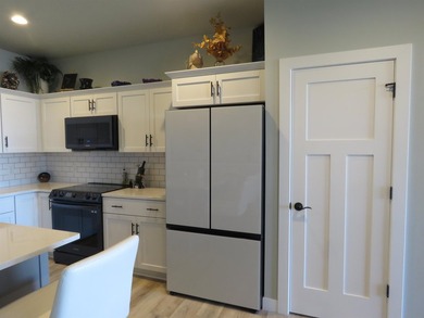 Beautiful, immaculate, and ready to move in Ranch on Fox Lake - photo 3
