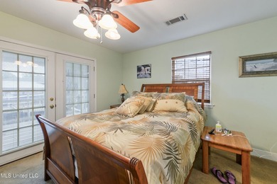 Waterfront living at its best! This well-maintained, fully - photo 11