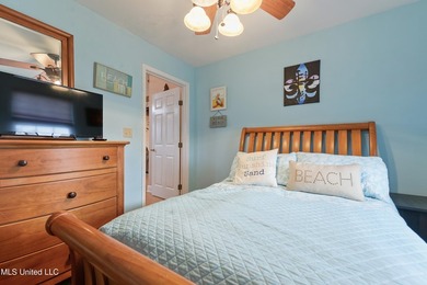 Waterfront living at its best! This well-maintained, fully - photo 14