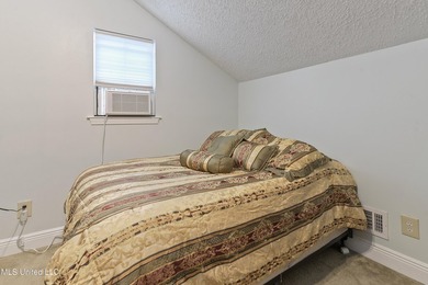 Waterfront living at its best! This well-maintained, fully - photo 16