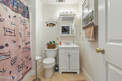 Waterfront living at its best! This well-maintained, fully - photo 18