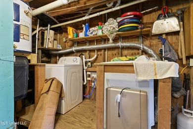 Waterfront living at its best! This well-maintained, fully - photo 19