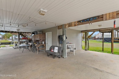 Waterfront living at its best! This well-maintained, fully - photo 22