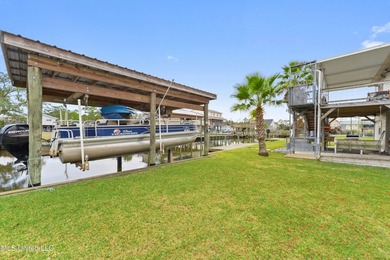 Waterfront living at its best! This well-maintained, fully - photo 24